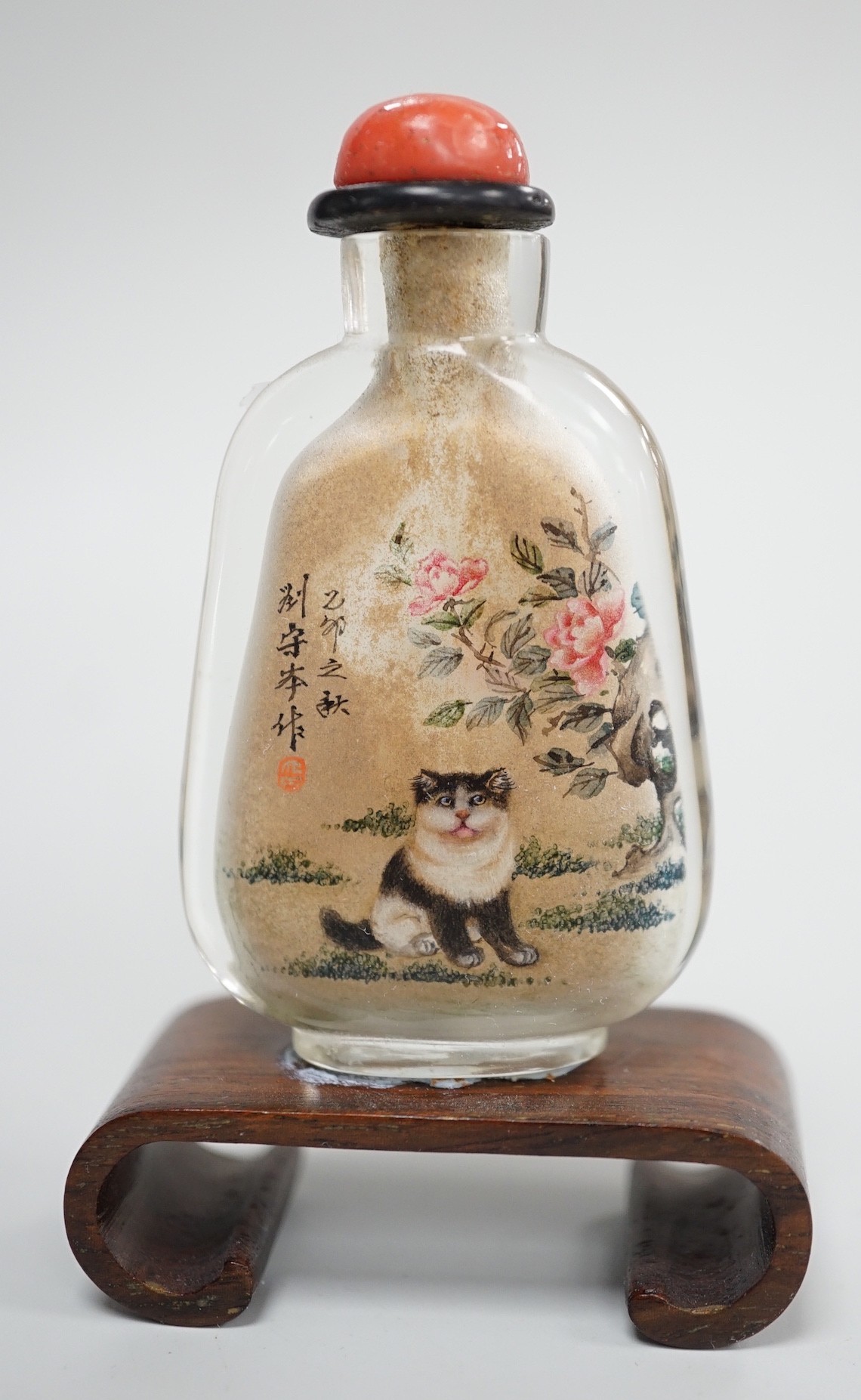 A Chinese inside painted 'cat' snuff bottle, 20th century, 5.5cm